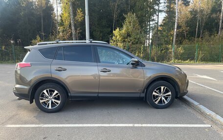 Toyota RAV4, 2018 год, 3 050 000 рублей, 5 фотография