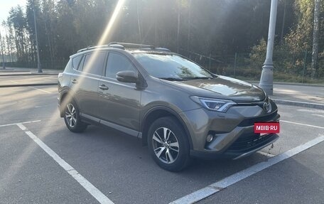 Toyota RAV4, 2018 год, 3 050 000 рублей, 4 фотография