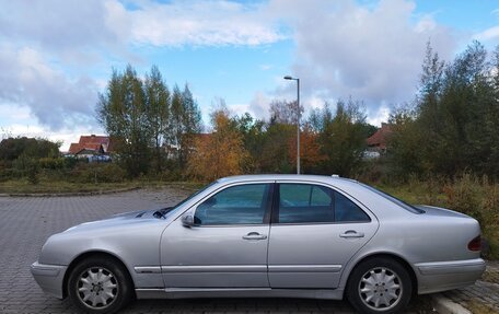 Mercedes-Benz E-Класс, 2001 год, 540 000 рублей, 2 фотография