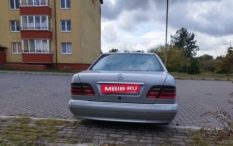 Mercedes-Benz E-Класс, 2001 год, 540 000 рублей, 3 фотография