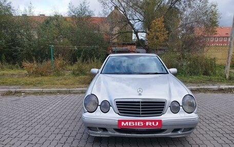 Mercedes-Benz E-Класс, 2001 год, 540 000 рублей, 5 фотография