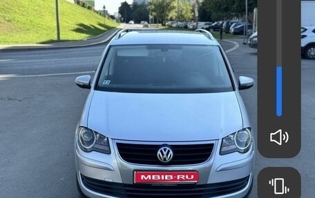 Volkswagen Touran III, 2009 год, 800 000 рублей, 1 фотография