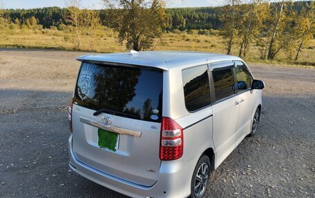 Toyota Noah III, 2012 год, 1 620 000 рублей, 5 фотография