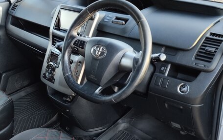 Toyota Noah III, 2012 год, 1 620 000 рублей, 10 фотография