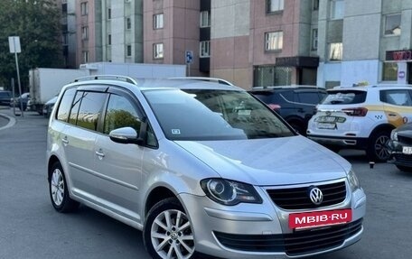 Volkswagen Touran III, 2009 год, 800 000 рублей, 2 фотография