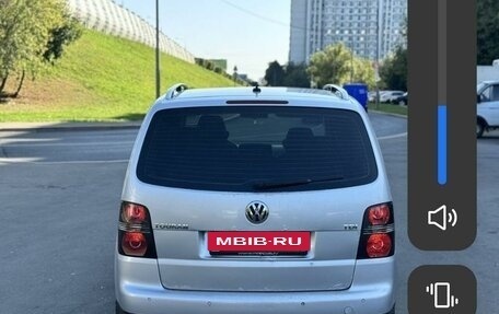 Volkswagen Touran III, 2009 год, 800 000 рублей, 4 фотография