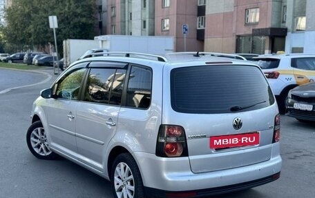 Volkswagen Touran III, 2009 год, 800 000 рублей, 3 фотография