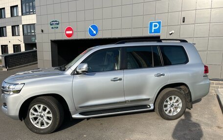 Toyota Land Cruiser 200, 2018 год, 7 830 000 рублей, 4 фотография