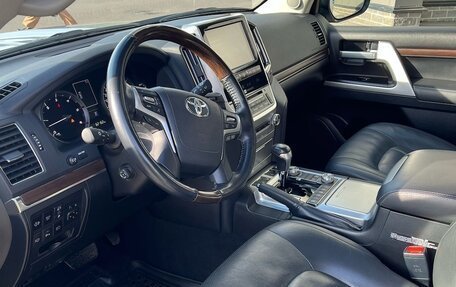 Toyota Land Cruiser 200, 2018 год, 7 830 000 рублей, 6 фотография