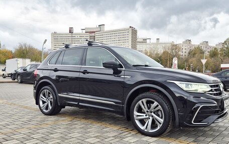 Volkswagen Tiguan II, 2021 год, 3 900 000 рублей, 2 фотография