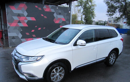 Mitsubishi Outlander III рестайлинг 3, 2015 год, 2 500 000 рублей, 2 фотография