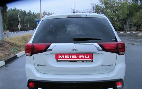 Mitsubishi Outlander III рестайлинг 3, 2015 год, 2 500 000 рублей, 5 фотография