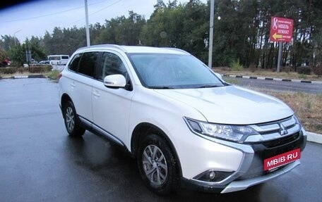 Mitsubishi Outlander III рестайлинг 3, 2015 год, 2 500 000 рублей, 8 фотография