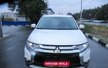 Mitsubishi Outlander III рестайлинг 3, 2015 год, 2 500 000 рублей, 9 фотография