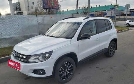 Volkswagen Tiguan I, 2015 год, 1 599 000 рублей, 2 фотография