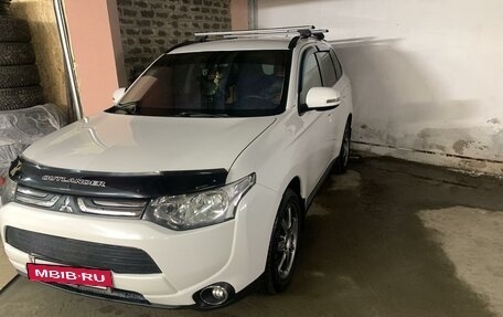 Mitsubishi Outlander III рестайлинг 3, 2012 год, 2 000 000 рублей, 14 фотография