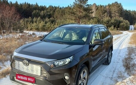 Toyota RAV4, 2020 год, 3 550 000 рублей, 2 фотография