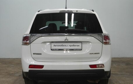 Mitsubishi Outlander III рестайлинг 3, 2013 год, 1 690 000 рублей, 7 фотография