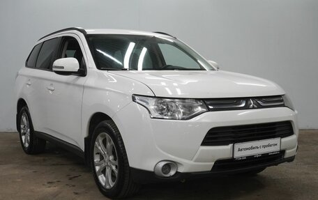 Mitsubishi Outlander III рестайлинг 3, 2013 год, 1 690 000 рублей, 3 фотография