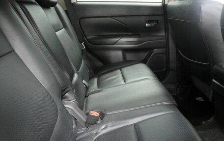 Mitsubishi Outlander III рестайлинг 3, 2013 год, 1 690 000 рублей, 13 фотография