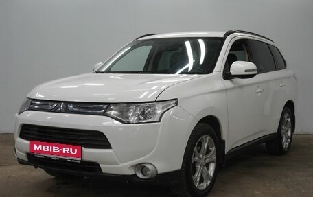 Mitsubishi Outlander III рестайлинг 3, 2013 год, 1 690 000 рублей, 1 фотография