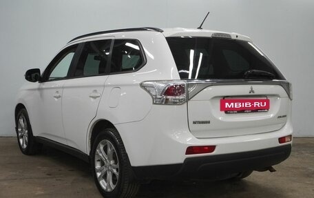 Mitsubishi Outlander III рестайлинг 3, 2013 год, 1 690 000 рублей, 6 фотография