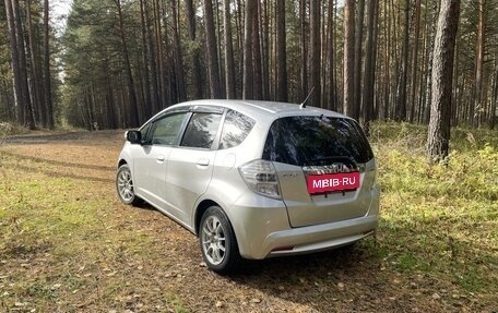 Honda Fit III, 2011 год, 880 000 рублей, 7 фотография