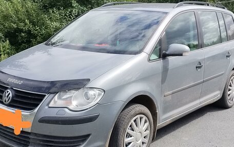 Volkswagen Touran III, 2008 год, 680 000 рублей, 1 фотография