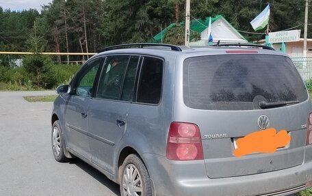 Volkswagen Touran III, 2008 год, 680 000 рублей, 2 фотография