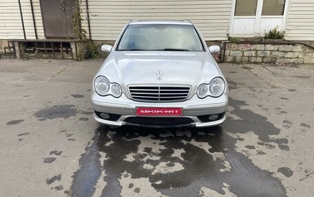 Mercedes-Benz C-Класс, 2004 год, 680 000 рублей, 1 фотография