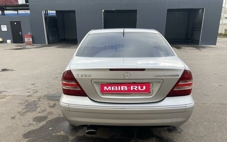 Mercedes-Benz C-Класс, 2004 год, 680 000 рублей, 2 фотография