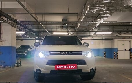 Mitsubishi Outlander III рестайлинг 3, 2013 год, 1 500 000 рублей, 4 фотография