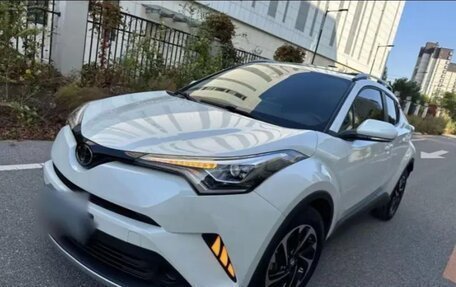 Toyota C-HR I рестайлинг, 2020 год, 2 200 000 рублей, 2 фотография