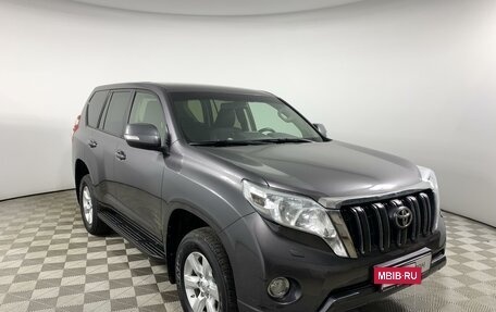 Toyota Land Cruiser Prado 150 рестайлинг 2, 2017 год, 4 500 000 рублей, 3 фотография