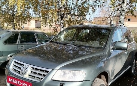 Volkswagen Touareg III, 2004 год, 650 000 рублей, 2 фотография