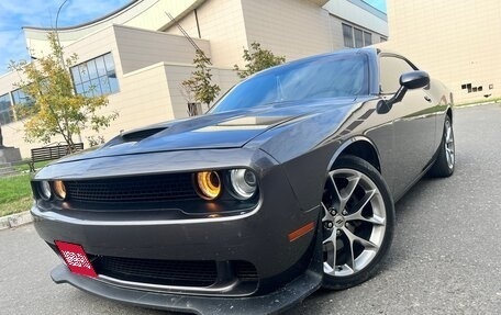 Dodge Challenger III рестайлинг 2, 2020 год, 3 000 000 рублей, 1 фотография