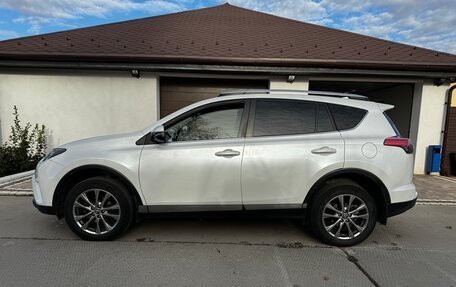 Toyota RAV4, 2018 год, 3 000 000 рублей, 4 фотография