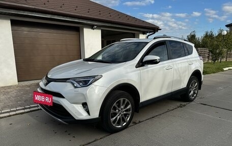 Toyota RAV4, 2018 год, 3 000 000 рублей, 3 фотография