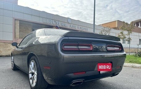 Dodge Challenger III рестайлинг 2, 2020 год, 3 000 000 рублей, 6 фотография