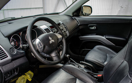 Mitsubishi Outlander III рестайлинг 3, 2011 год, 1 350 000 рублей, 8 фотография