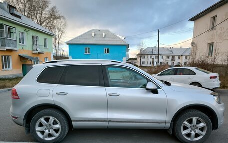 Volkswagen Touareg III, 2011 год, 1 750 000 рублей, 10 фотография