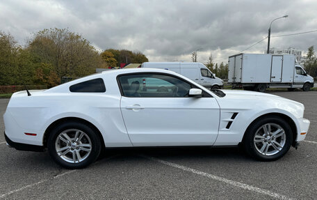 Ford Mustang VI рестайлинг, 2011 год, 1 590 000 рублей, 4 фотография