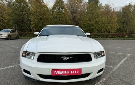 Ford Mustang VI рестайлинг, 2011 год, 1 590 000 рублей, 2 фотография