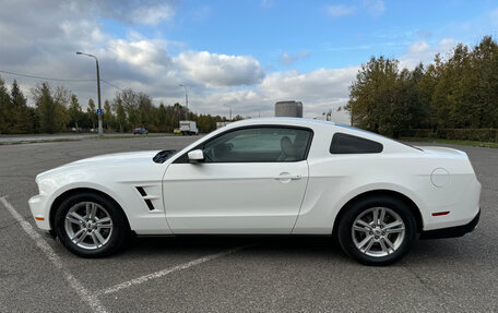 Ford Mustang VI рестайлинг, 2011 год, 1 590 000 рублей, 8 фотография