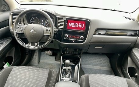 Mitsubishi Outlander III рестайлинг 3, 2020 год, 2 639 000 рублей, 8 фотография