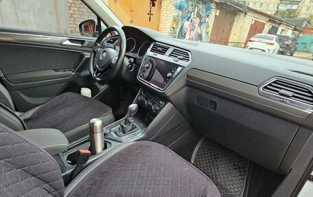 Volkswagen Tiguan II, 2018 год, 3 600 000 рублей, 5 фотография