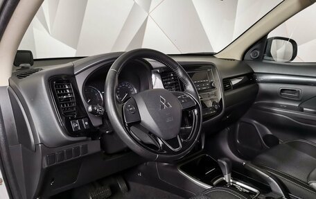 Mitsubishi Outlander III рестайлинг 3, 2019 год, 2 025 000 рублей, 13 фотография