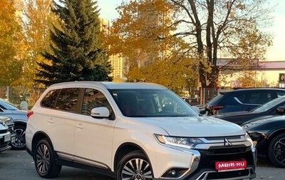 Mitsubishi Outlander III рестайлинг 3, 2019 год, 2 399 000 рублей, 1 фотография