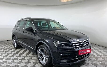 Volkswagen Tiguan II, 2018 год, 1 999 000 рублей, 3 фотография