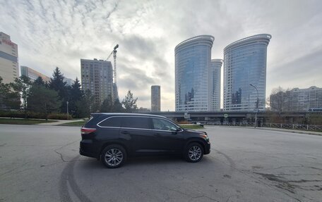 Toyota Highlander III, 2015 год, 3 900 000 рублей, 3 фотография